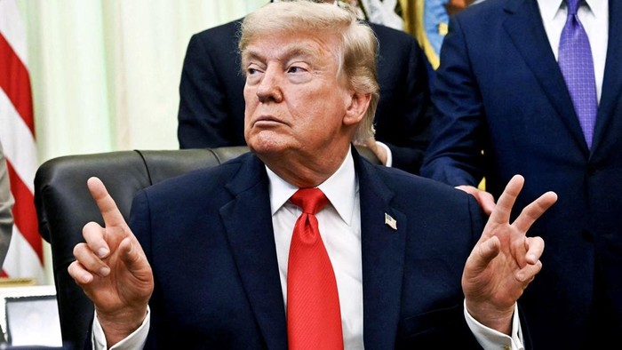 Trump raup lebih dari Rp17,9 triliun dari kripto selama setahun, termasuk dari koin meme