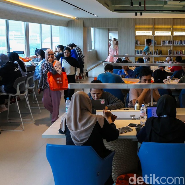 Usai Direvitalisasi, Perpustakaan Jakarta Langsung Diserbu Pengunjung hingga Waiting List
