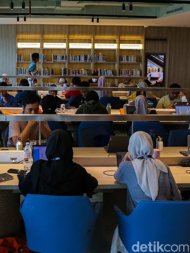 Usai Direvitalisasi, Perpustakaan Jakarta Langsung Diserbu Pengunjung hingga Waiting List