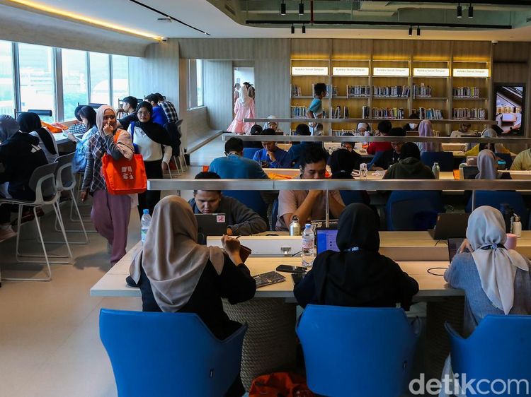 Usai Direvitalisasi, Perpustakaan Jakarta Langsung Diserbu Pengunjung hingga Waiting List