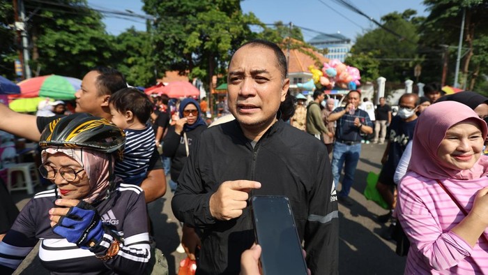 Walkot Eri Cahyadi saat mengumumkan tentang dugaan pungli di CFD Taman Bungkul Surabaya.