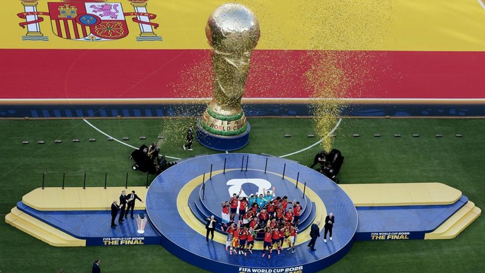 Soccer Football - FIFA World Cup 2026 - Final - Spain v Argentina - New York/New Jersey Stadium, East Rutherford, New Jersey, U.S. - July 19, 2026 General view as Spains Rodri lifts the World Cup trophy alongside teammates as they celebrate winning the World Cup REUTERS/Brian Snyder