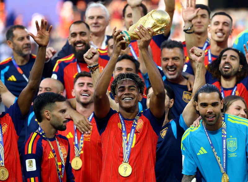Soccer Football - FIFA World Cup 2026 - Final - Spain v Argentina - New York/New Jersey Stadium, East Rutherford, New Jersey, U.S. - July 19, 2026 Spain's Lamine Yamal lifts the World Cup trophy alongside teammates as they celebrate winning the World Cup REUTERS/Hannah Mckay     TPX IMAGES OF THE DAY