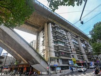 Tinggal di Apartemen Atapnya Jalan Raya, Gimana Rasanya?