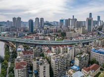 Wujud Apartemen Beratap Jalan Raya