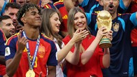 Gaya Calon Ratu Spanyol Cetak Sejarah Angkat Trofi Piala Dunia 2 Kali