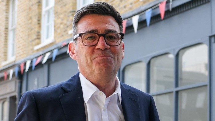 Andy Burnham akan menjadi PM baru Inggris setelah Keir Starmer mundur dari jabatannya (dok. REUTERS/Isabel Infantes) 