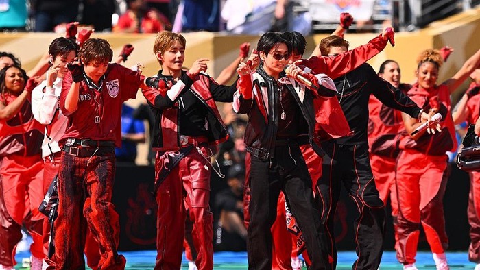 Grup K-pop asal Korea Selatan, BTS, tampil dalam pertunjukan jeda babak (halftime show) pada pertandingan final Piala Dunia 2026.
