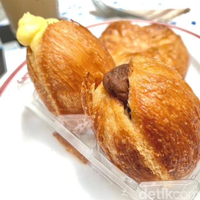 Nyamm! Sarapan Cicip CroEgg Flaky dan Sea Salt Coffee di Kafe Baru Jaksel