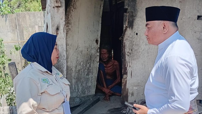 Dinsos Makassar bantu kakek hidup sebatang kara di Tamalate.