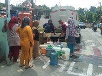 Kemarau Picu Krisis Air, Lima Tangki Dikerahkan di Cianjur