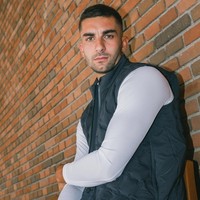Dunia sepakbola sudah ditekuni Feeran Torres sejak usia kanak-kanak. Ferran bergabung dengan akademi muda klub Valencia saat masih berusia 6 tahun. Ia melakoni debut seniornya melawan Eibar pada 16 Desember 2017, menjadikannya pemain pertama kelahiran tahun 2000 yang tampil di La Liga. Foto: Dok. Instagram Ferran Torres