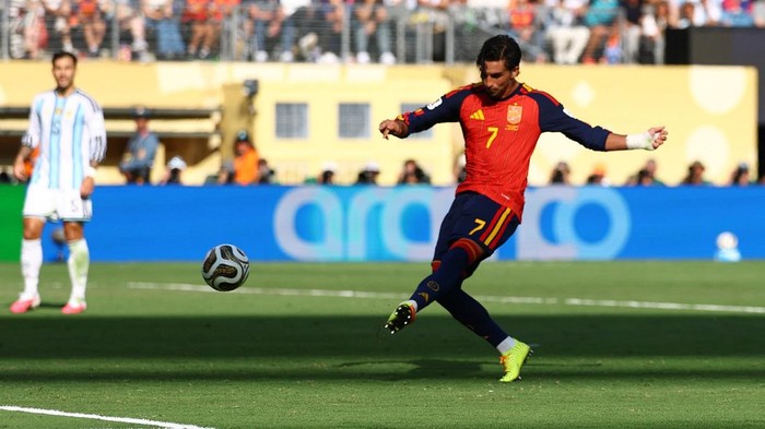 Soccer Football - FIFA World Cup 2026 - Final - Spain v Argentina - New York/New Jersey Stadium, East Rutherford, New Jersey, U.S. - July 19, 2026 Spains Ferran Torres scores their first goal REUTERS/Kai Pfaffenbach