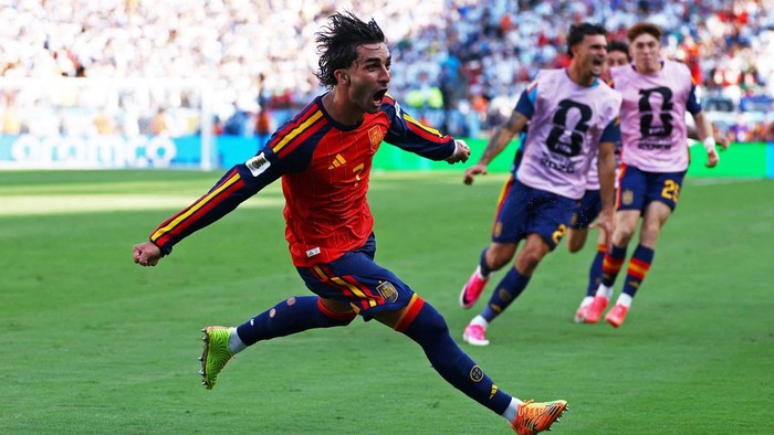 Soccer Football - FIFA World Cup 2026 - Final - Spain v Argentina - New York/New Jersey Stadium, East Rutherford, New Jersey, U.S. - July 19, 2026 Spains Ferran Torres celebrates scoring their first goal REUTERS/Kai Pfaffenbach     TPX IMAGES OF THE DAY
