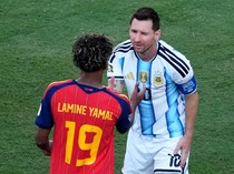 Momen Yamal Berdoa dan Memeluk Messi Usai Final Piala Dunia