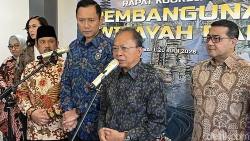 Gubernur Bali Wayan Koster di Kantor Gubernur Bali, Senin (20/7/2026). (Rizki Setyo/detikBali)