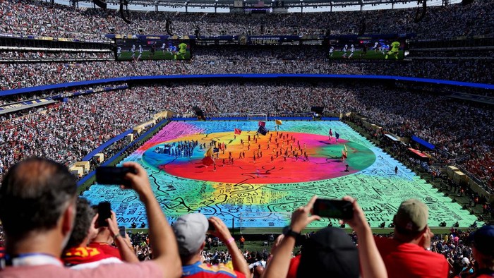 Soccer Football - FIFA World Cup 2026 - Final - Spain v Argentina - Halftime Show - New York/New Jersey Stadium, East Rutherford, New Jersey, U.S. - July 19, 2026
General view as Gustavo Dudamel performs with Sesame Street and The Muppets during the Halftime Show IMAGN IMAGES via Reuters/John Sibley