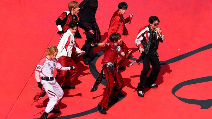 Soccer Football - FIFA World Cup 2026 - Final - Spain v Argentina - Halftime Show - New York/New Jersey Stadium, East Rutherford, New Jersey, U.S. - July 19, 2026 BTS performs during the Halftime Show REUTERS/Mike Segar