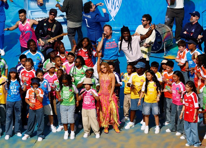 Soccer Football - FIFA World Cup 2026 - Final - Spain v Argentina - Halftime Show - New York/New Jersey Stadium, East Rutherford, New Jersey, U.S. - July 19, 2026 Coldplay, Sesame Street, The Muppets, Shakira and Burna Boy perform during the Halftime Show REUTERS/Jeenah Moon     TPX IMAGES OF THE DAY