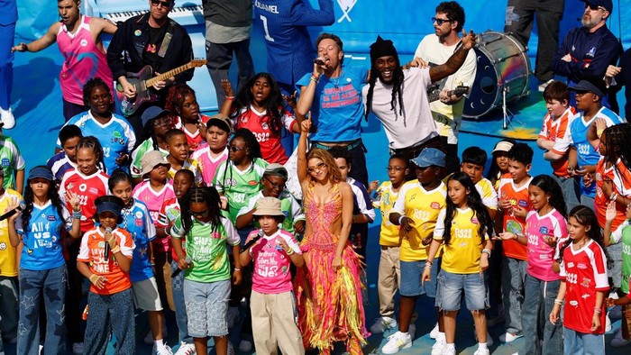 Soccer Football - FIFA World Cup 2026 - Final - Spain v Argentina - Halftime Show - New York/New Jersey Stadium, East Rutherford, New Jersey, U.S. - July 19, 2026 Coldplay, Sesame Street, The Muppets, Shakira and Burna Boy perform during the Halftime Show REUTERS/Jeenah Moon     TPX IMAGES OF THE DAY