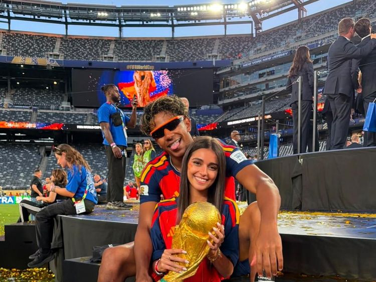 8 Gaya Pacar Lamine Yamal di Piala Dunia 2026, Temani Sang Kekasih Jadi Juara