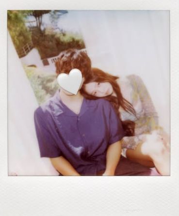 Jennie BLACKPINK mempromosikan video klip untuk lagu terbarunya Less Than A Lover. Identitas pria misterius di Instagram Story-nya tuai sorotan.