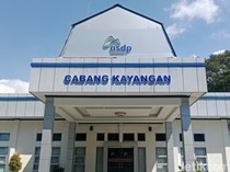 Sterilisasi Dimulai, Pedagang Asongan Pelabuhan Kayangan Diberi ID Card-Rompi