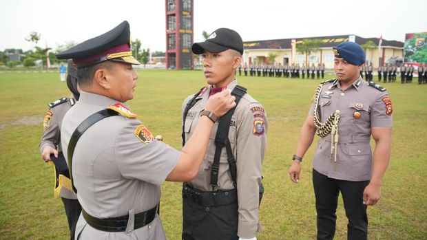 Kapolda Riau Irjen Pol Herry Heryawan membuka Pendidikan Bintara Tahun Anggaran 2026 di SPN Polda Riau Kapolda Riau Irjen Pol Herry Heryawan membuka Pendidikan Bintara Tahun Anggaran 2026 di SPN Polda Riau, Kampar, Senin (20/7/2026).