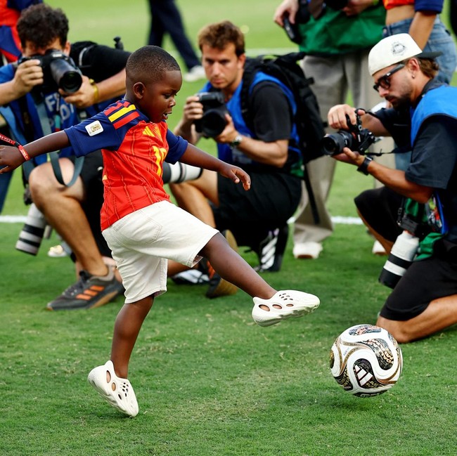 Potret Gemas Kelakuan Adik Lamine Yamal saat Spanyol Juara Piala Dunia 2026