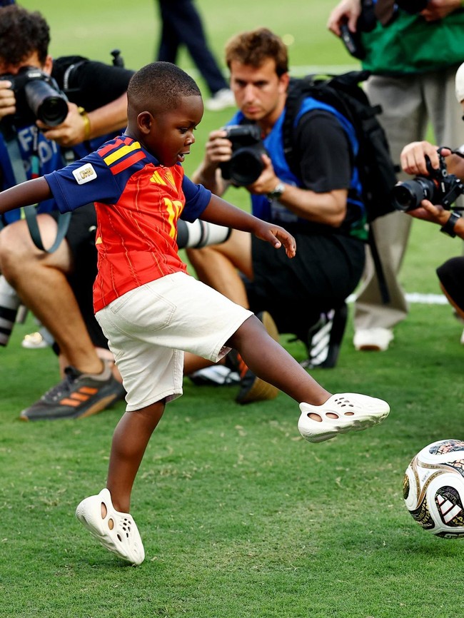 Potret Gemas Kelakuan Adik Lamine Yamal saat Spanyol Juara Piala Dunia 2026