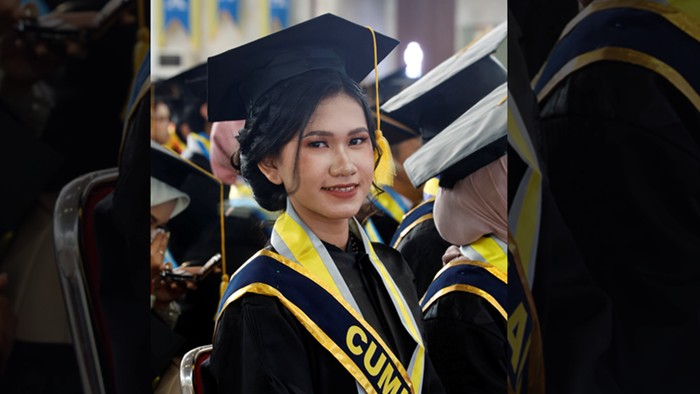Kisah Bulan, wisudawan terbaik UPNVY diterima kerja sebelum lulus.