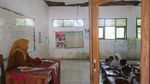 Kondisi Kelas Memprihatinkan, Siswa SD Tetap Ikuti Pelajaran
