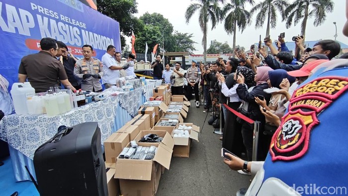Konferensi pers kasus narkoba di Polres Bogor.