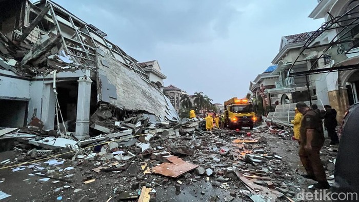Kondisi rumah di Grand Polinia Medan rusak usai ledakan