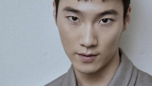 Terakhir, aktor Lee Hong Nae digaet main juga di live action Solo Leveling. Dia ditawari peran sebagai Kang Tae Sik. Manajemen sang aktor menegaskan, belum ada keputusan final buat penampilannya. (Foto: dok. Instagram @hongnaelee)