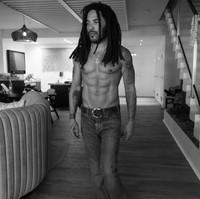 Lenny Kravitz Bongkar Rahasia Pinggang 71 Cm di Usia 62, Baru Makan Jam 4 Sore
