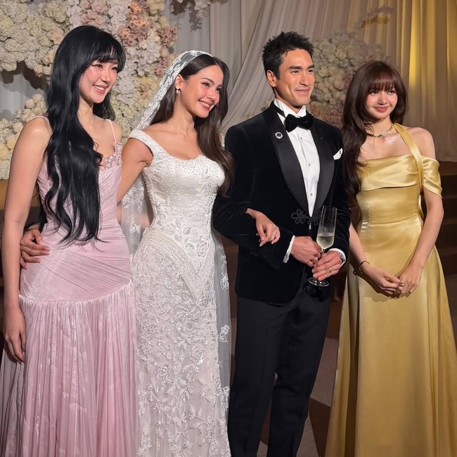Pesona Lisa BLACKPINK di Pernikahan Nadech-Yaya, Unreal Bak Princess