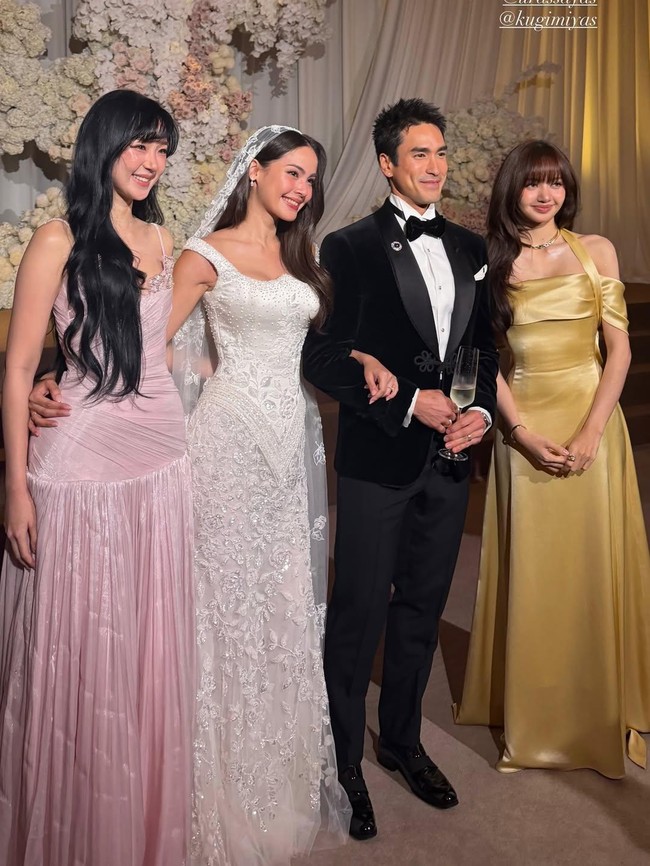 Pesona Lisa BLACKPINK di Pernikahan Nadech-Yaya, Unreal Bak Princess