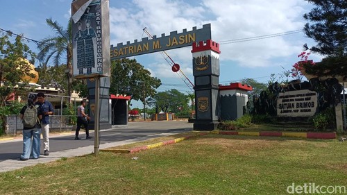 Bupati Lombok Barat dikabarkan diamankan di Mako Sat Brimob Polda NTB usai ruang kerja disegel KPK, Senin (20/7/2026)