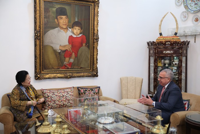 Megawati Soekarnoputri menerima kunjungan Duta Besar Maroko untuk Indonesia, Redouane Houssaini.