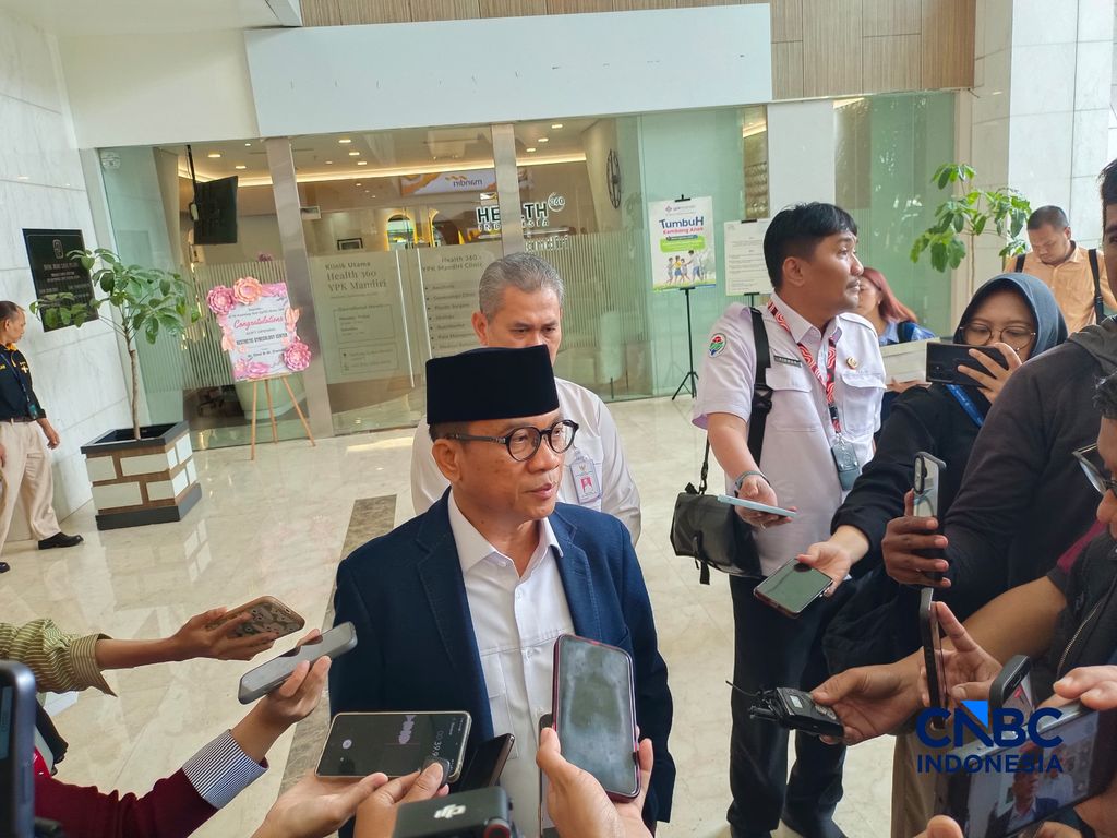 Menteri Desa dan Pembangunan Daerah Tertinggal, Yandri Susanto saat ditemui di Gedung Graha Mandiri, Jakarta, Senin (20/7/2026). Menteri Desa dan Pembangunan Daerah Tertinggal, Yandri Susanto saat ditemui di Gedung Graha Mandiri, Jakarta, Senin (20/7/2026). (CNBC Indonesia/Martyasari Rizky)