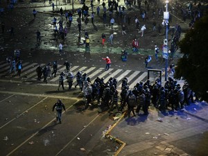 Argentina Gagal Juara Piala Dunia, Suporter Bentrok dengan Polisi