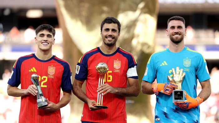 Pau Cubarsi, Rodri dan Unai Simon menerima penghargaan individu terbaik di Piala Dunia 2026