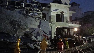Alat Berat Diturunkan untuk Evakuasi Korban Ledakan Perumahan di Medan