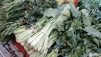 Harga terong naik dari Rp8 ribu menjadi Rp10 ribu per kilogram. Labu siam harganya meningkat dari Rp5 ribu menjadi Rp7 ribu per kilogram.