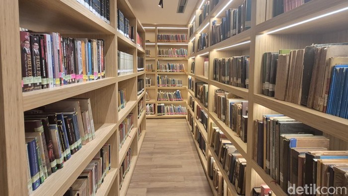 Perpustakaan Ranggawarsita milik Kementerian Kebudayaan.