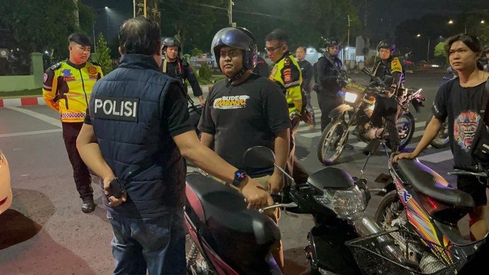 Polisi gelar patroli di Bengkulu.
