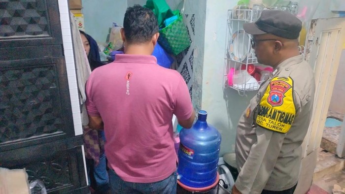 Polisi olah TKP lokasi pencurian emas di Malang