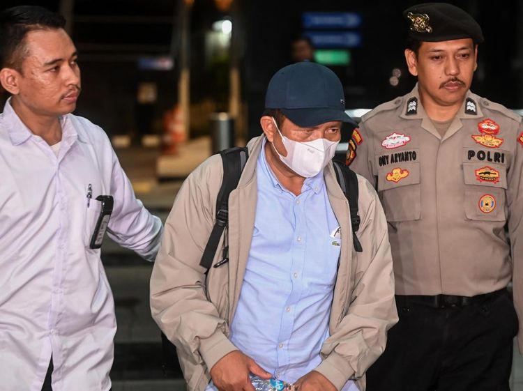 Potret Bupati Lombok Barat Tiba di KPK Usai Terjaring OTT