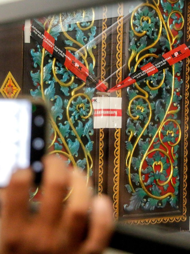 Potret Ruang Kerja Bupati dan Kepala Dinas PUPR Lombok Barat Disegel KPK Usai OTT